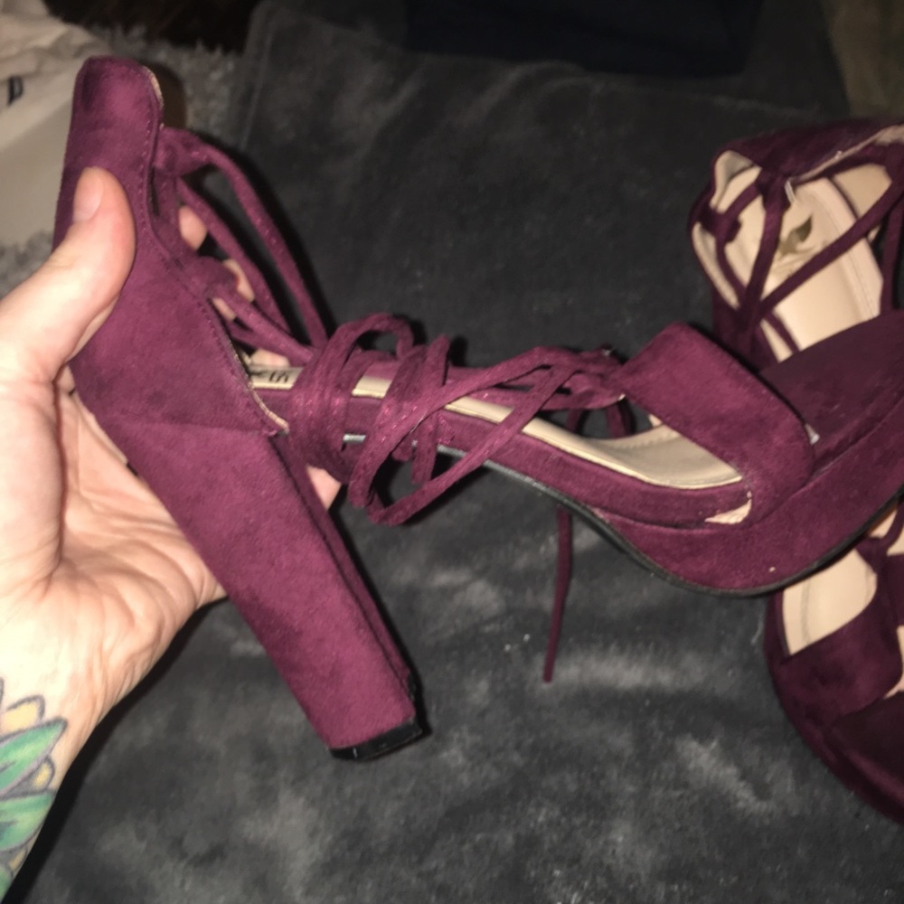 Gently worn burgundy lace up high heals🤩